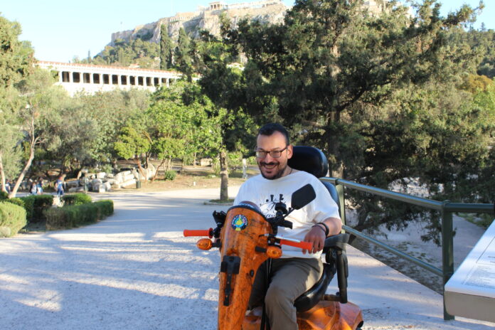 Ο Φώτης Καριώρης γνωρίζει την Αθήνα στο ΕΥ της… καλύτερα από όλους μας